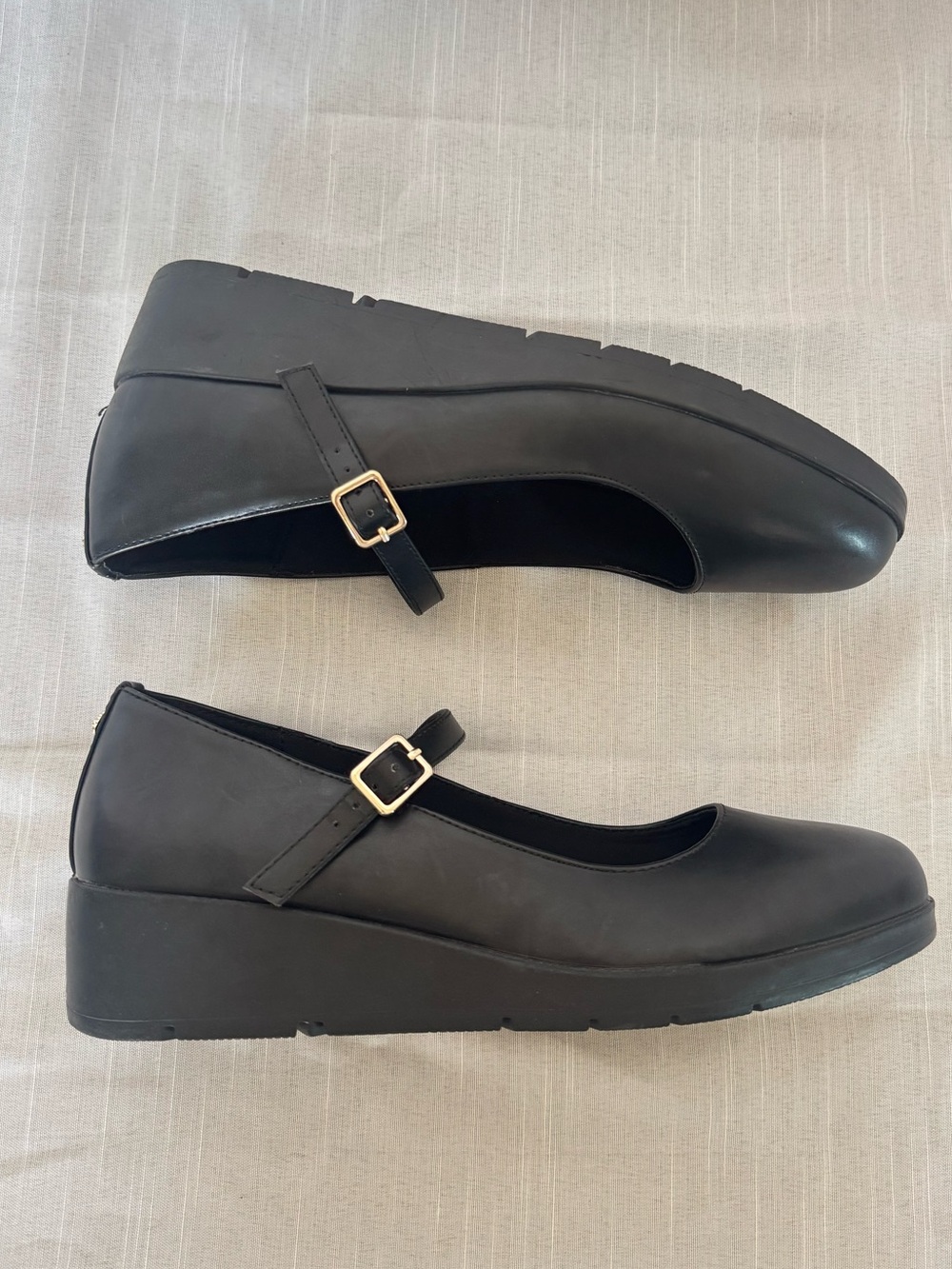 NWOT Anne Klein Black Mary Jane Wedge shoes  with Gold Buckle Size 10M